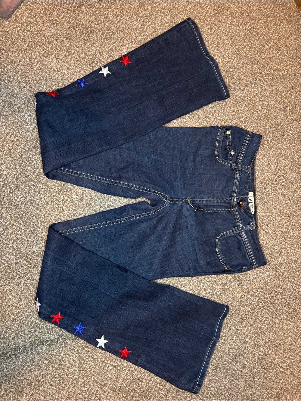 LEI Juniors sz 7 Long. Dark Wash Flare Jeans with Red, White & Blue Star Detail